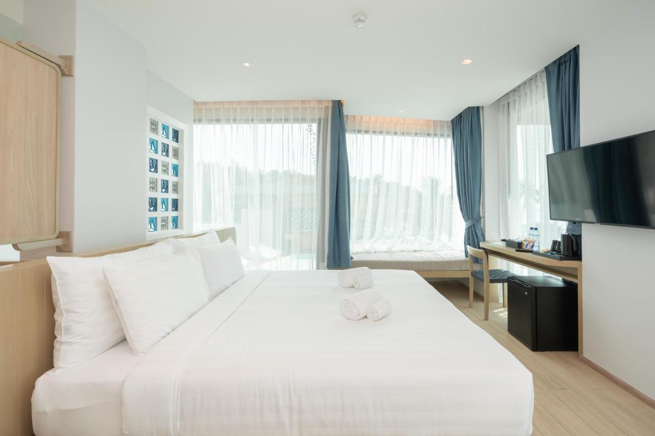 Panwaburi Beachfront Resort - Sha Extra Plus Esterno foto A room at the hotel