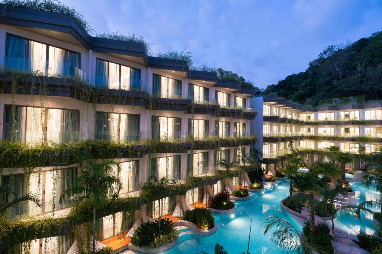Panwaburi Beachfront Resort - Sha Extra Plus Esterno foto The hotel at night