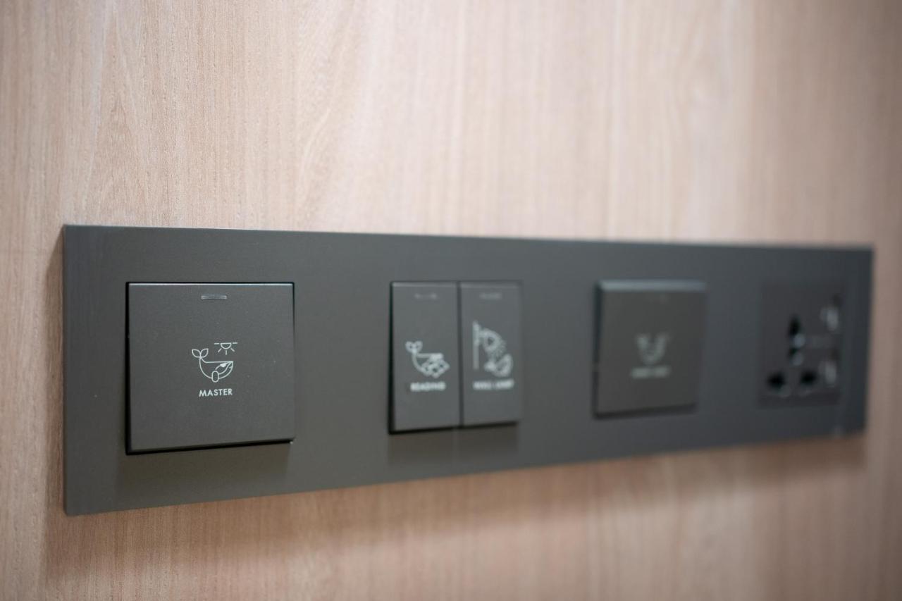 Panwaburi Beachfront Resort - Sha Extra Plus Esterno foto A wall-mounted light switch