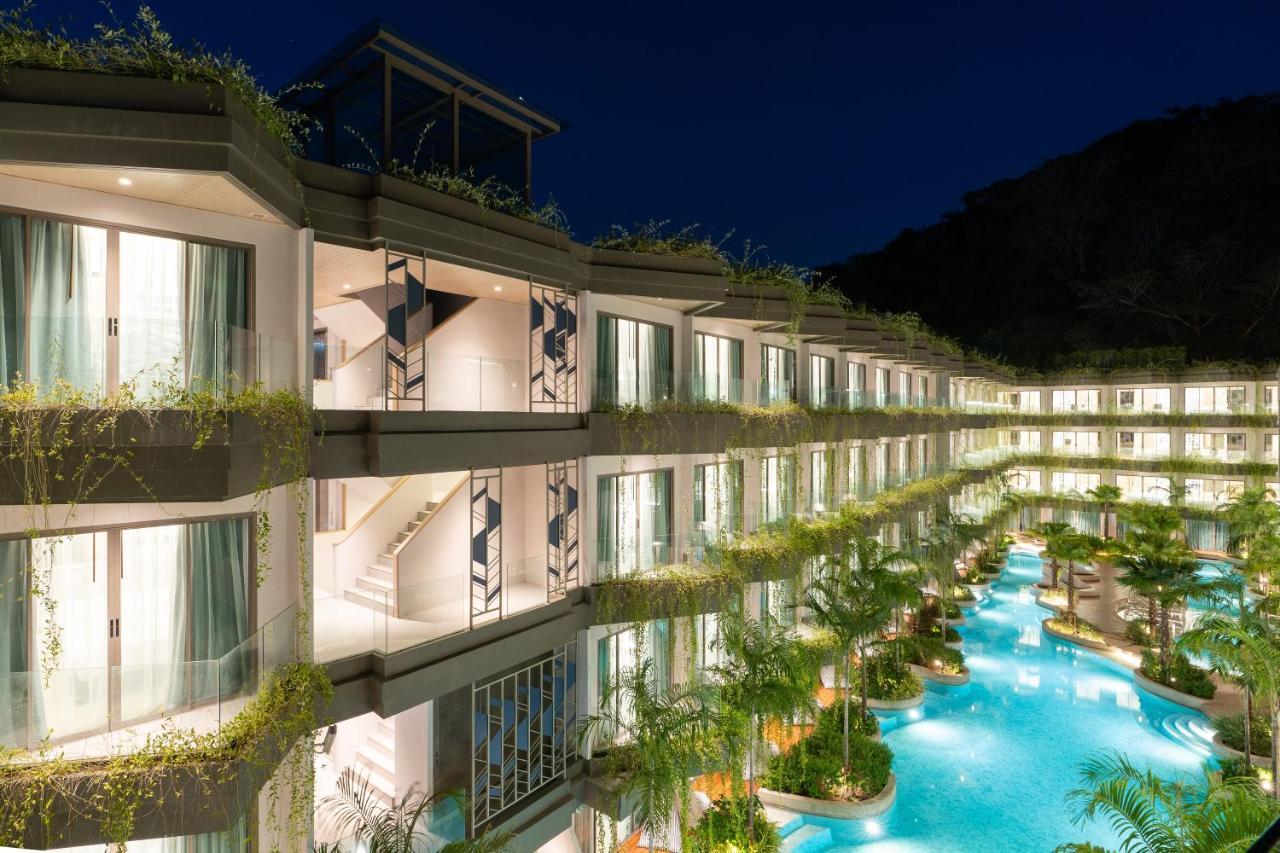 Panwaburi Beachfront Resort - Sha Extra Plus Esterno foto The hotel at night