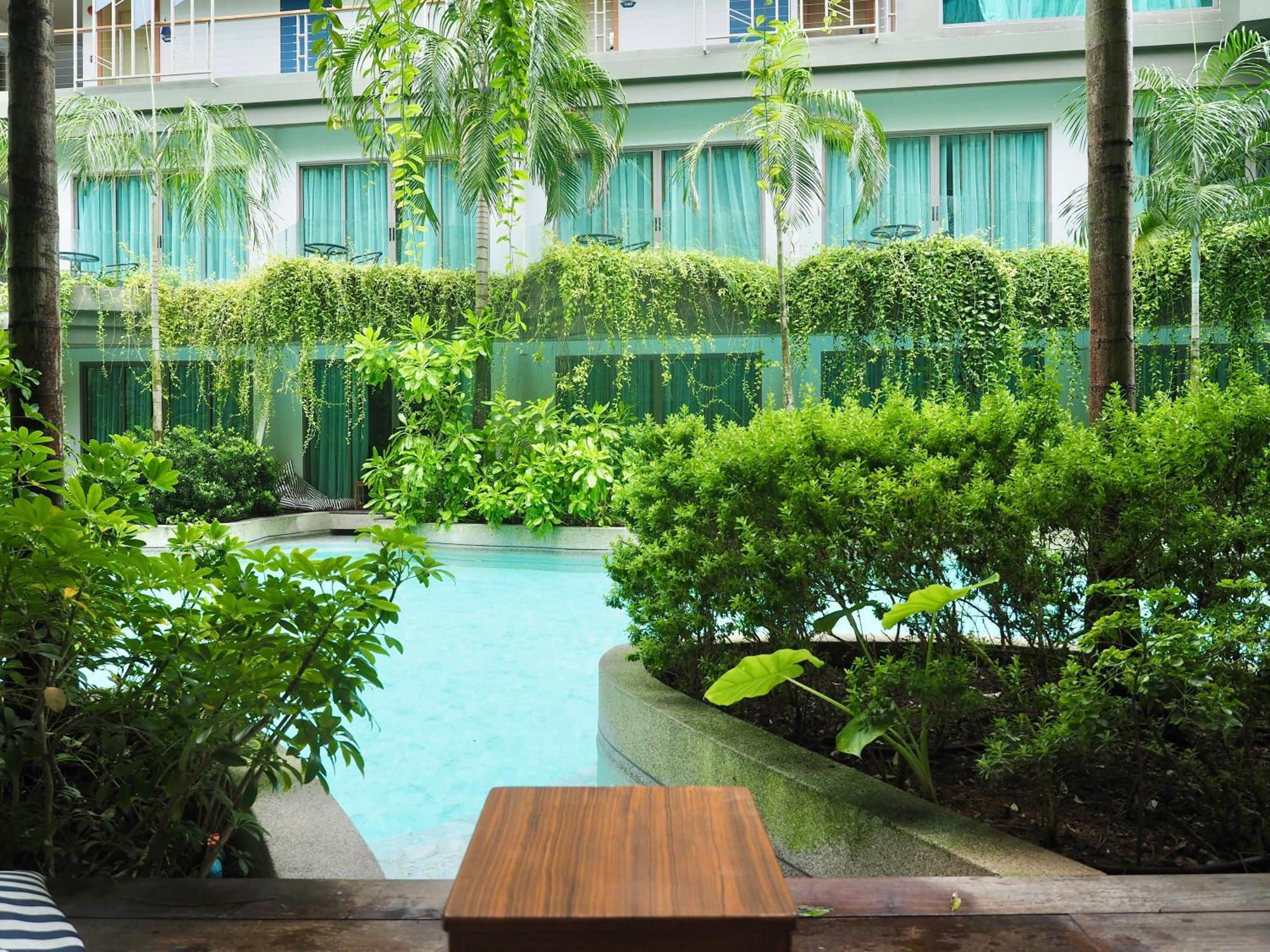 Panwaburi Beachfront Resort - Sha Extra Plus Esterno foto The swimming pool at the hotel